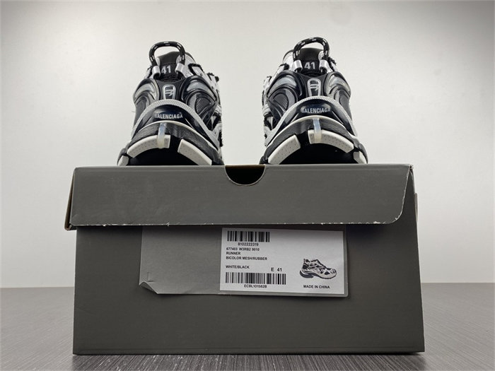 BLCG Runner White Black White  677403 W3RB2 9010