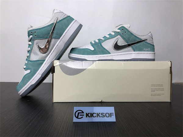 Nike SB Dunk Low FD2562-400