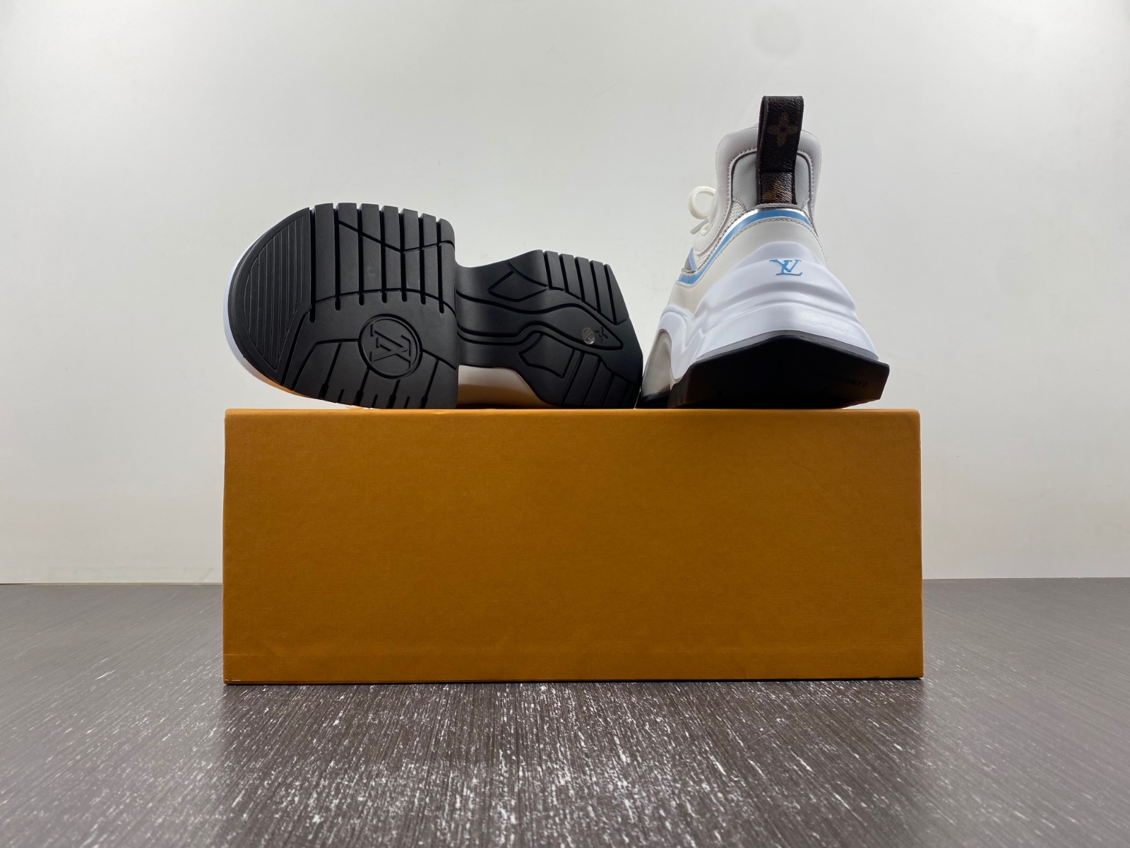 1 Vuitton Archlight Sneakers LV 2