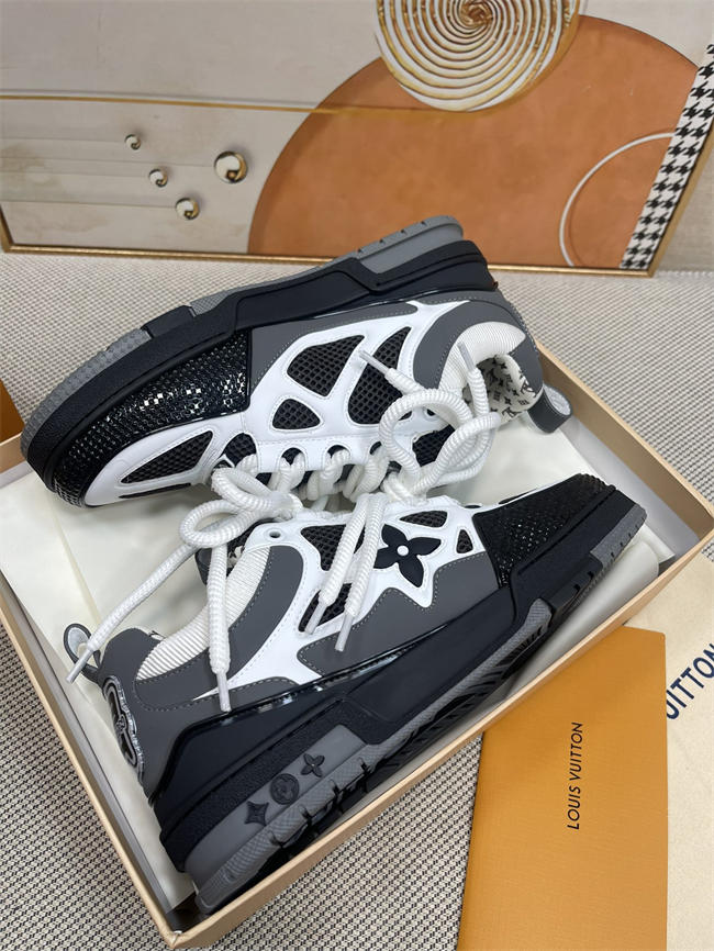 Lv Trainer Sneaker 32