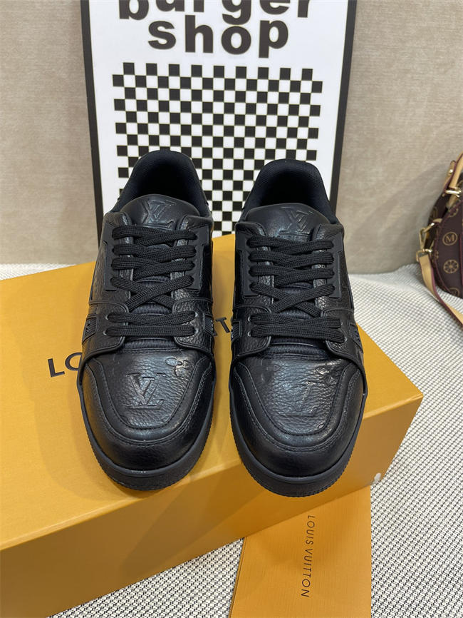 Lv Trainer Sneaker 90
