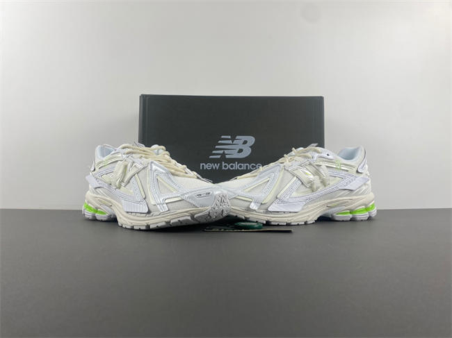 New Balance White light green U1906AE