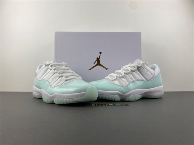 Air Jordan 11 Low “Igloo”