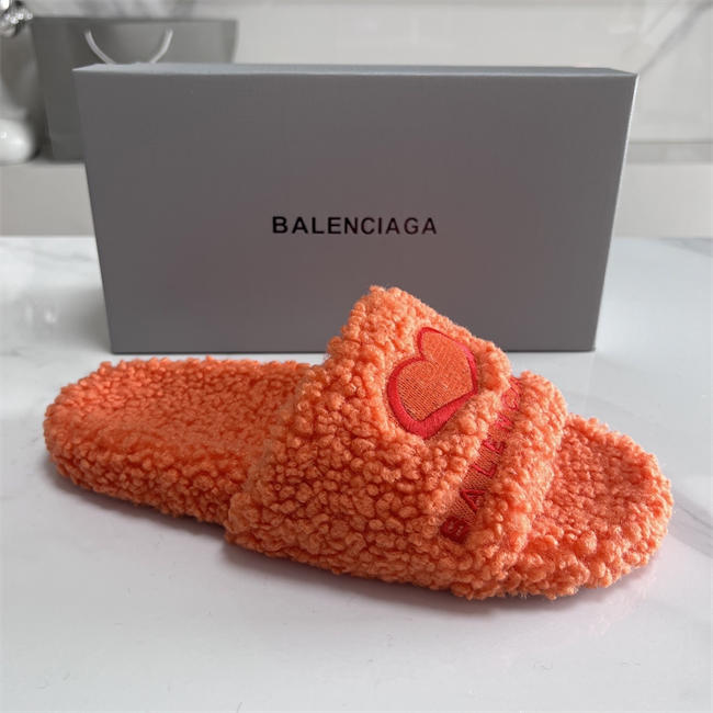 BLCG SLIPPERS