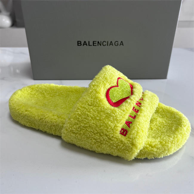BLCG SLIPPERS